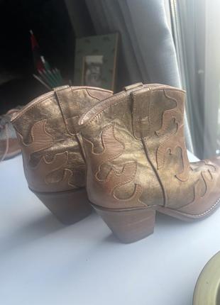 Чоботи ковбої
