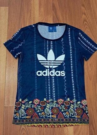 Жіноча унікальна футболка з лімітованої колекції adidas з великим лого оригінал