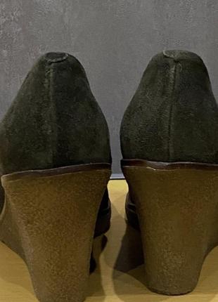 Замшевые туфли на танкетке carvela оригинал3 фото