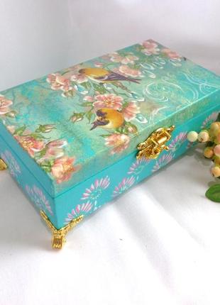 Шкатулка купюрница  прямоугольная в технике декупаж  "иволга"