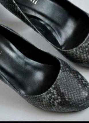 Туфли с имитацией питона от minelli3 фото