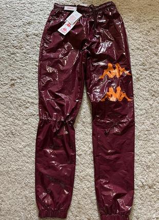 Новые виниловые штаны , джогеры kappa оригинал латексные, лаковые спортивные штаны, брюки, винил размер s,m8 фото