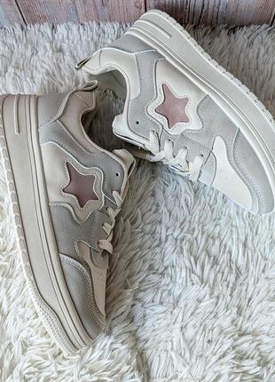 Бежевые мужские кеды