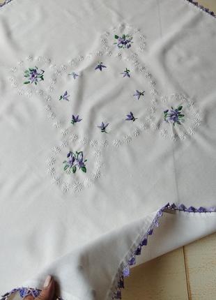 Чудова скатертина ручної роботи, 93х95 з вишивкою і мереживом🤩👌💓