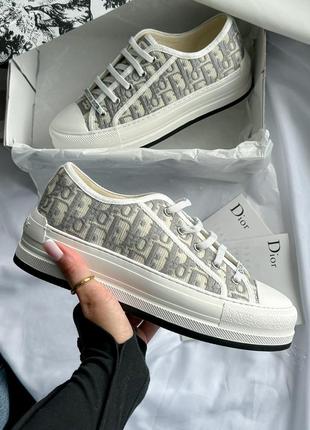 B23 deep white/grey low platform premium