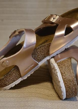 Золотистые перламутровые ортопедические босоножки birkenstock германия 33 р