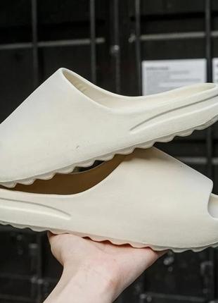 Шлепанцы в стиле adidas
