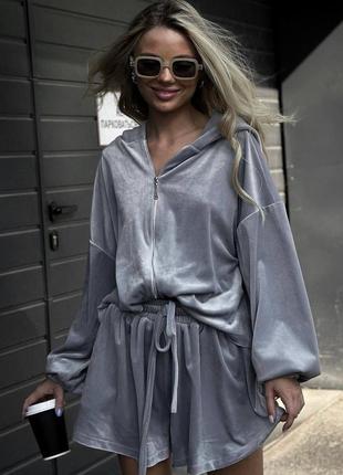 Женский велюровый костюм