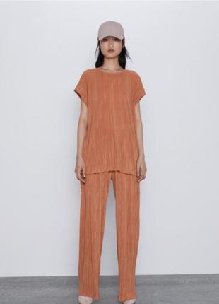 Костюм брючний zara тканина пліссе жатка