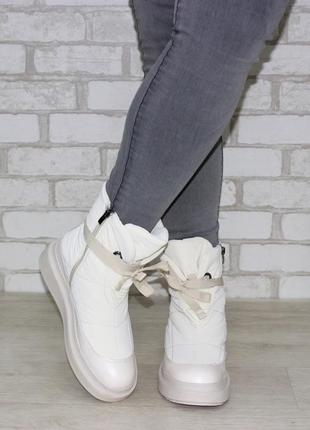 Бежевые мягкие женские ботинки дутики