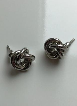 Сережки вузли