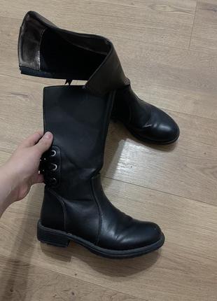 Кожаные демисезонные черные сапоги с утеплителем на девочку