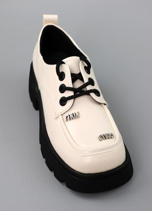 Стильні зручні молочні жіночі туфлі шкіряні на масивній підошві,каблук, весняні-осінні, бежеві, екошкіра, весна-осінь4 фото