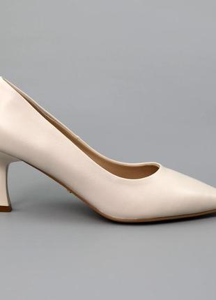 Молочні жіночі човники класика,на підборах,шпилька,шкіряні,екошкіра,жіночі бежеві туфлі весна-осінь