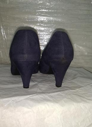 Туфлі човники класичні низький каблук широкий рюмка стійкі зручні темно сині брендові актуальні маломірки6 фото