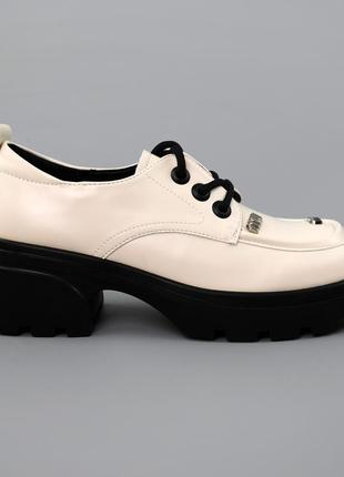 Лоферы женские 589502 молочные