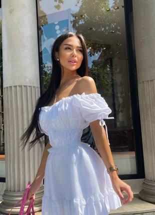 Платье с оголенными плечиками и пышной юбочкой белое хлопок