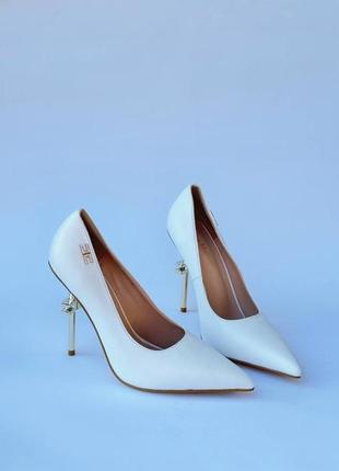 Туфли белые лакированные туфли на каблуке туфли на каблуке на каблуке туфли в стиле сен лоран туфли в стиле saint laurent туфли в стиле tom ford лакированные туфельки3 фото