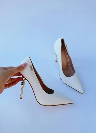 Туфли белые лакированные туфли на каблуке туфли на каблуке на каблуке туфли в стиле сен лоран туфли в стиле saint laurent туфли в стиле tom ford лакированные туфельки2 фото