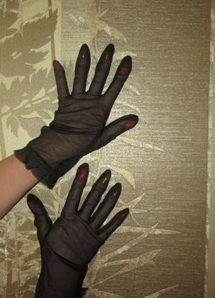 Прозрачные нейлоновые перчатки.