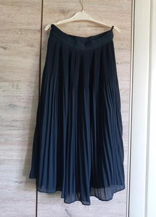 Юбка темно синяя плиссе h&m.