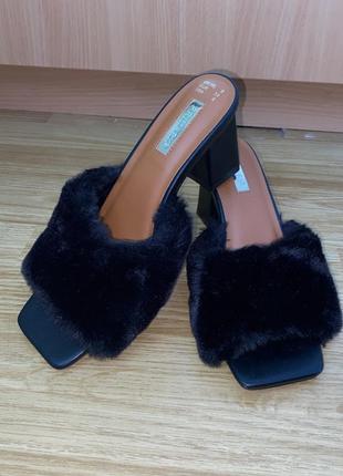 Босоножки на каблуке primark