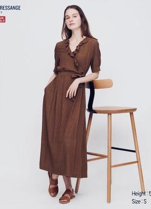 Стильна шоколадна сукня із запахом від uniqlo