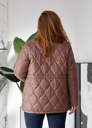 Демісезонна коротка стьобана куртка з куліскою на поясі кишенями без капюшона