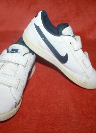 Кросівки фірми nike 27 розміру по устілці 17,5 см.