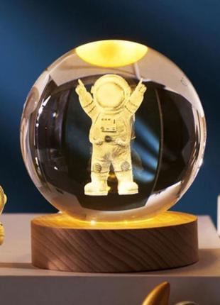 Декоративний 3d нічник кришталева куля космонавт