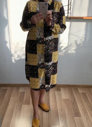 Сукня літня, сучасна, легенька, приємна до тіла.