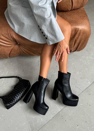 Неймовірні чорні жіночі ботильйони на платформі на товстому каблуку з екошкіри,...
