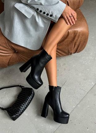 Неймовірні чорні жіночі ботильйони на платформі на товстому каблуку з екошкіри,...