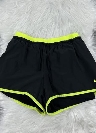 Женские оригинальные шорты nike