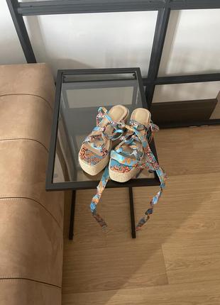 Босоніжки в японському стилі prettylittlething