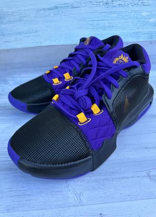 Nike  lebron witness 8