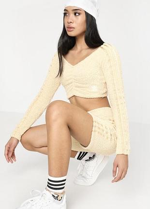 Adidas originals м'який костюм кроп-топ + шорти велосипедки