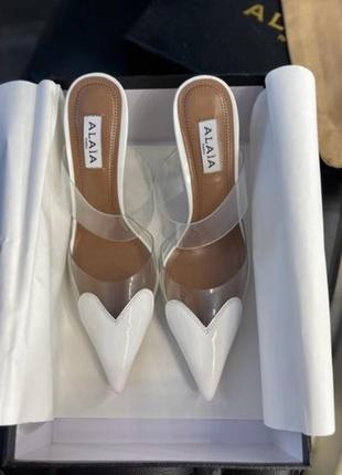 Босоніжки в стилі alaia