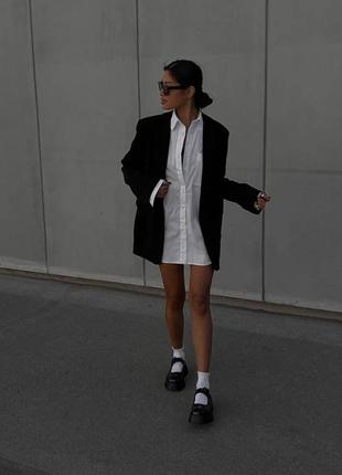 Жіночий класичний піджак оверсайз, базовий жакет вільного крою, з плічиками, без принту, однотонний, з костюмної тканини, прямий, довгий