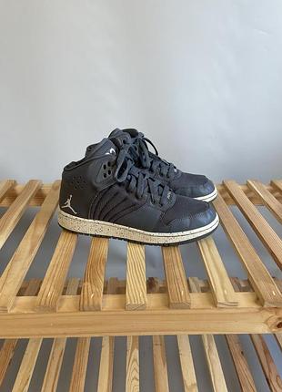 Кросівки jordan 38