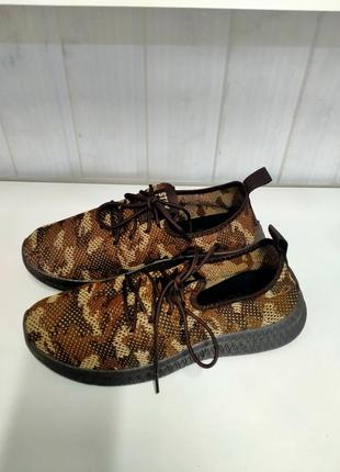 Мокасини чоловічі коричневі, піксель,зі шнурками.
і-6075.
розміри:41-45.
ціна-550грн