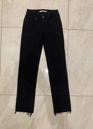 Черные джинсы levis 714 straight штаны