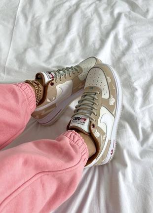 Женские кроссовки space air force new beige / найк ар форс бежевые с коричневым демисезонные, на весну, лето, осень