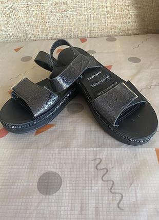 Продам женские босоножки