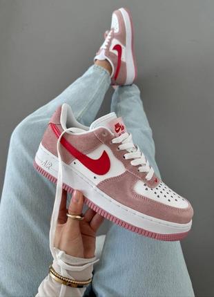 Женские кроссовки nike air force / кедр найк аэр форо розовые с белым и красным / демисезонные на весну, лето осень замш кожа
