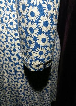 Міні сукня трикотажна білого і синього кольору. принт цікаві квіти5 фото