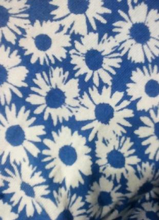 Міні сукня трикотажна білого і синього кольору. принт цікаві квіти10 фото