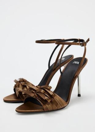 Металлизированные босоножки коричневый zara new