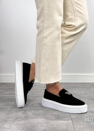 Чорні жіночі лофери туфлі на потовщенній підошві з натуральної замші замшеві лофери туфлі