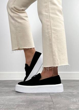 Чорні жіночі лофери туфлі на потовщенній підошві з натуральної замші замшеві лофери туфлі